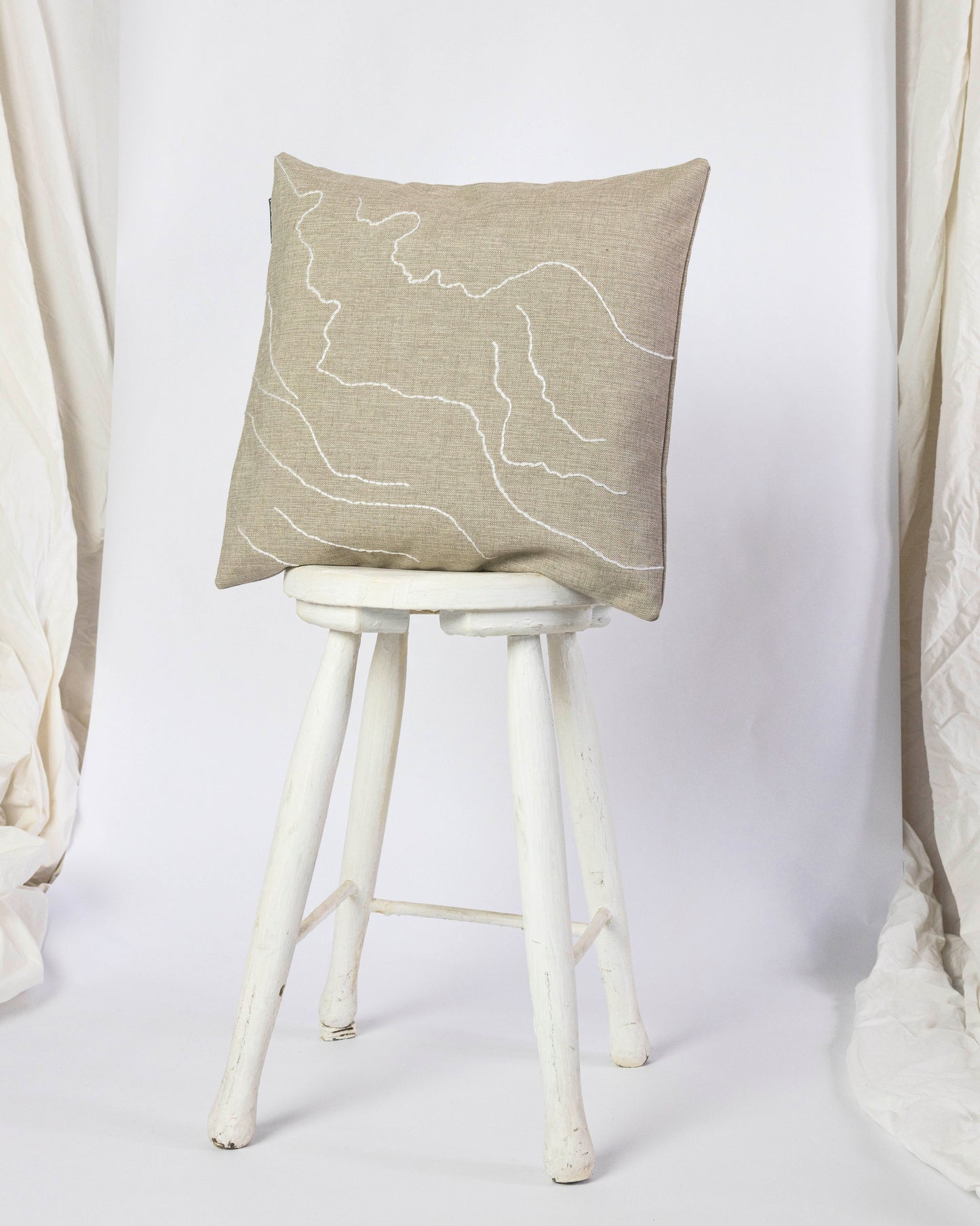 Coast – Hand-embroidered Pillowcase (more colors)