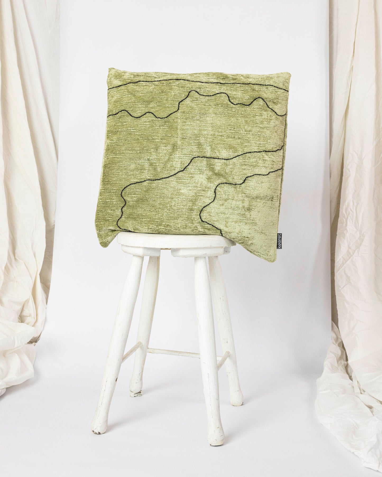 Springs – Hand-embroidered Pillowcase (more colors)