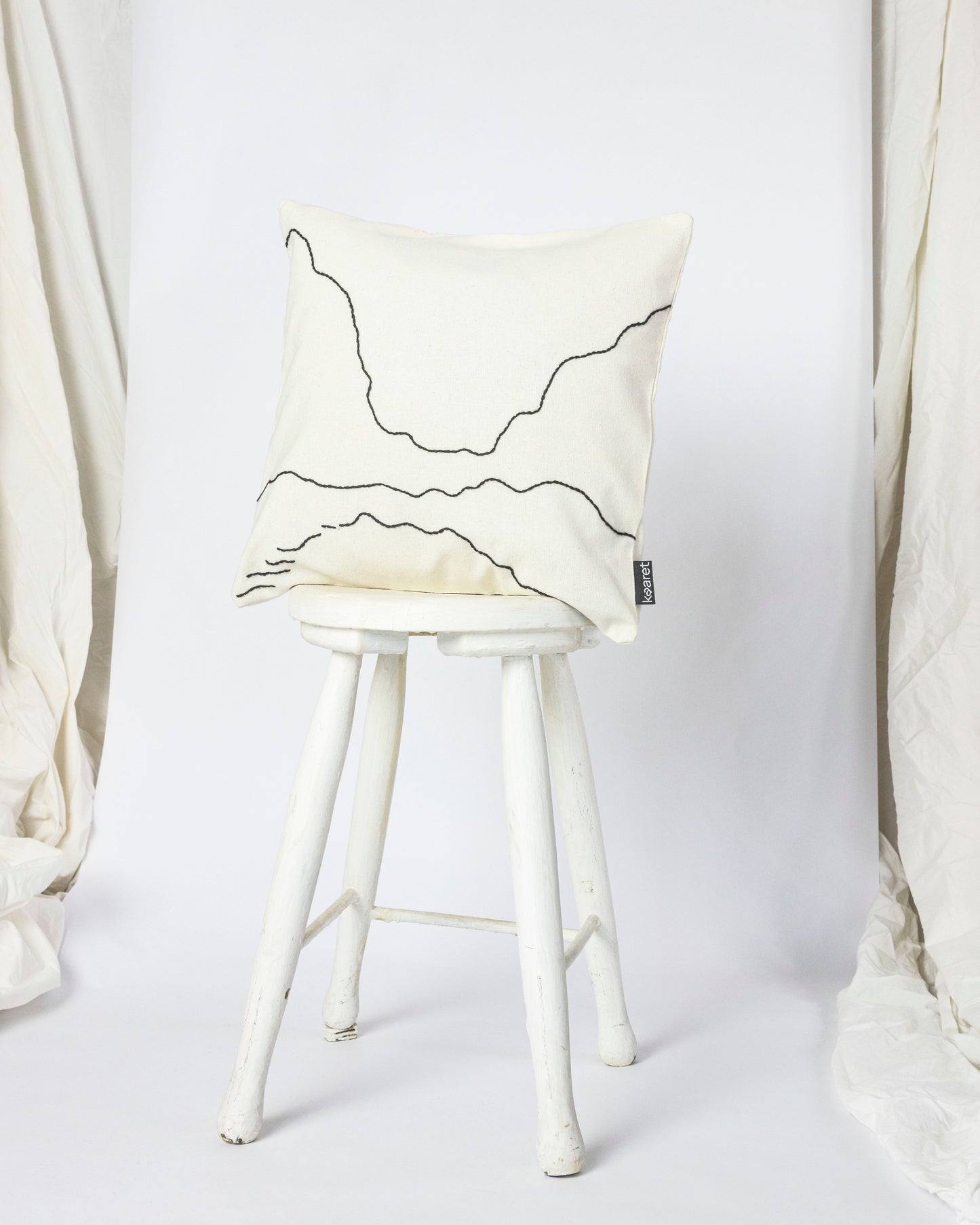 Lake – Hand-embroidered Pillowcase (more colors)