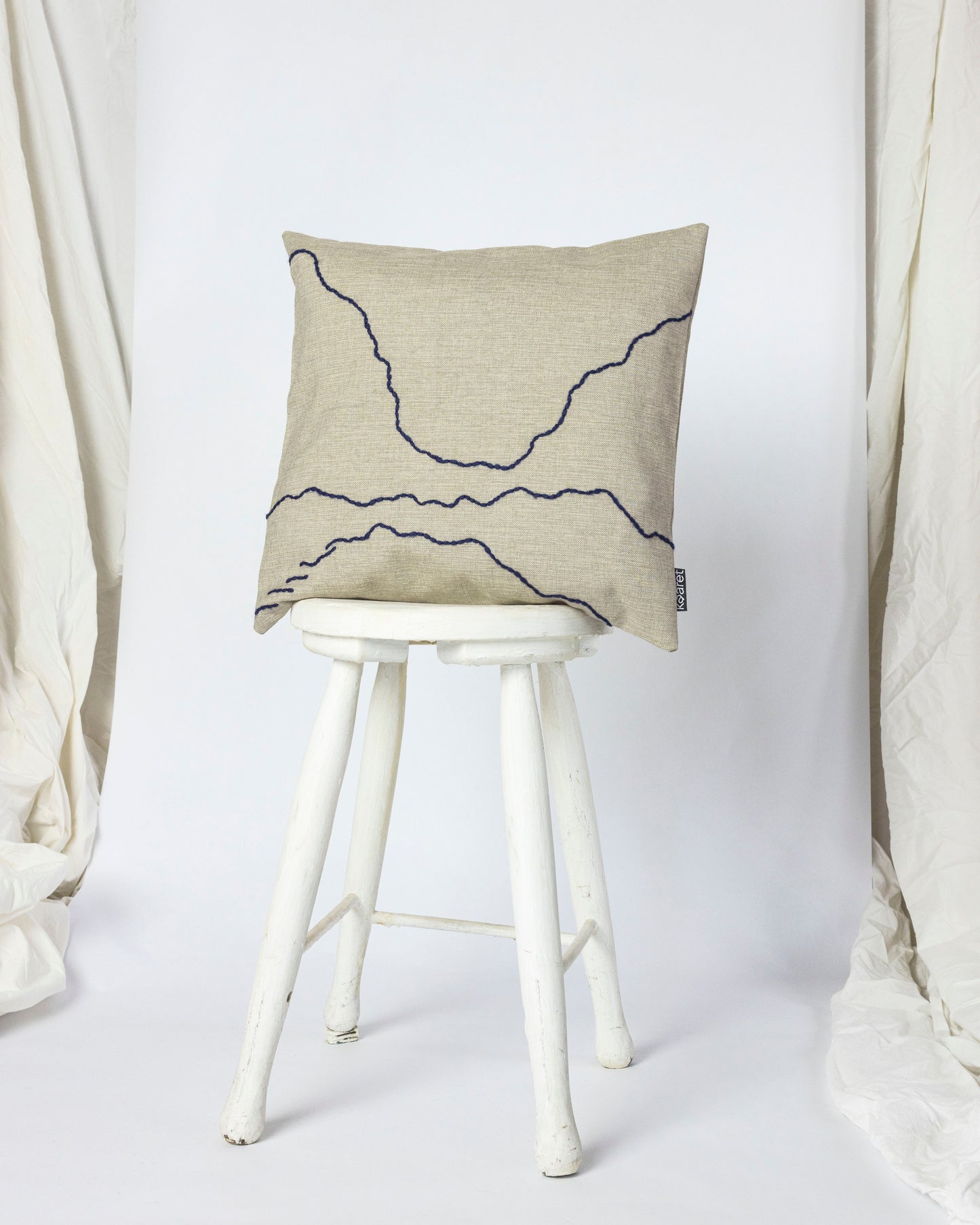 Lake – Hand-embroidered Pillowcase (more colors)