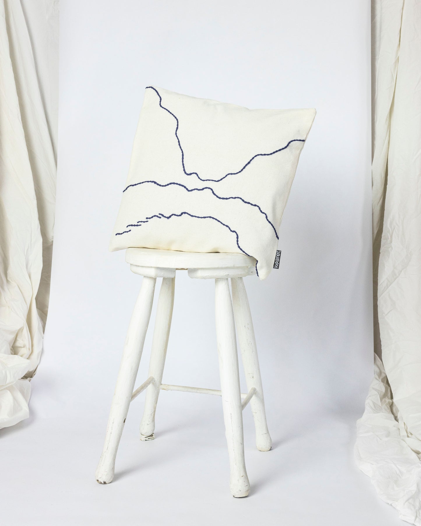 Lake – Hand-embroidered Pillowcase (more colors)