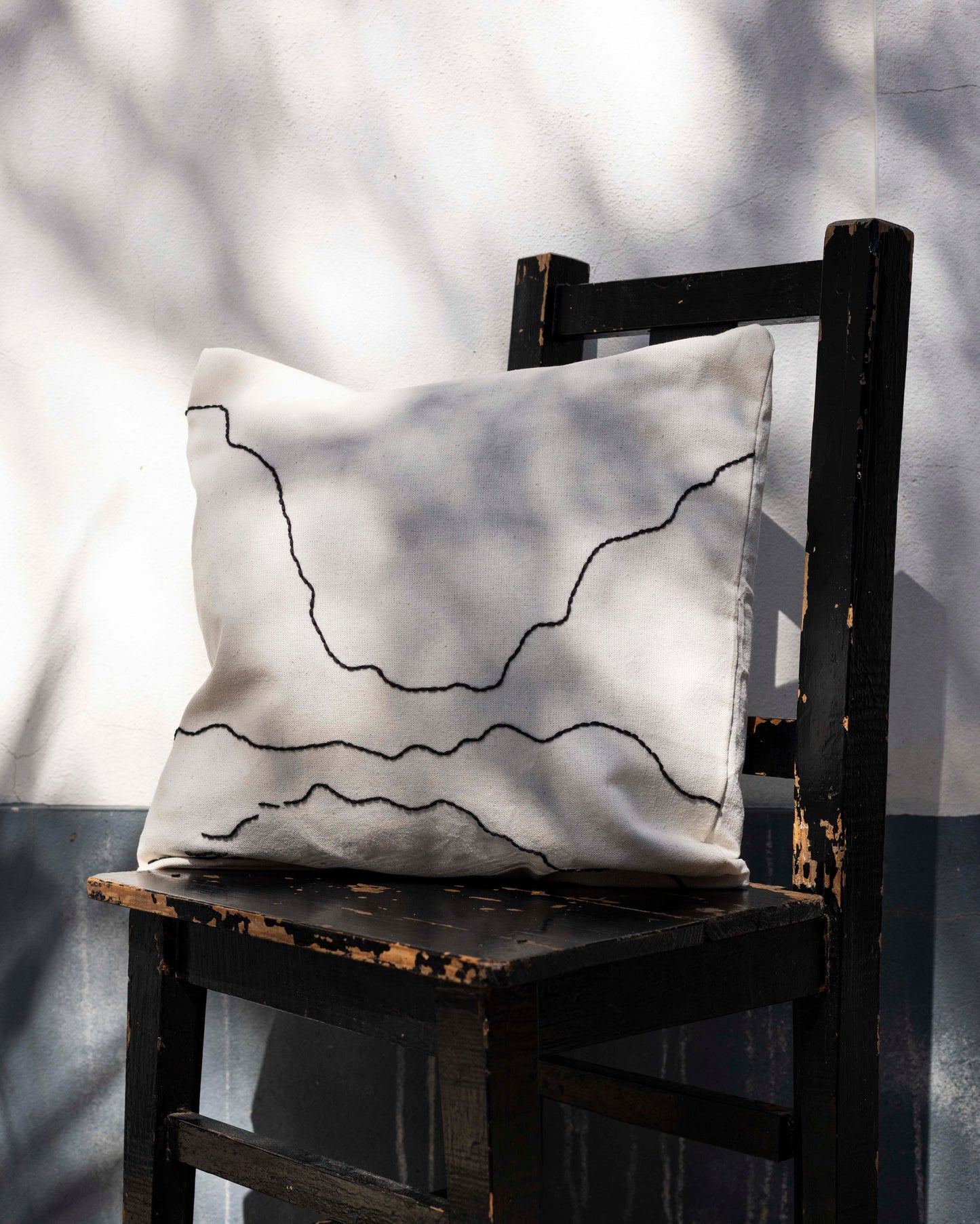 Lake – Hand-embroidered Pillowcase (more colors)