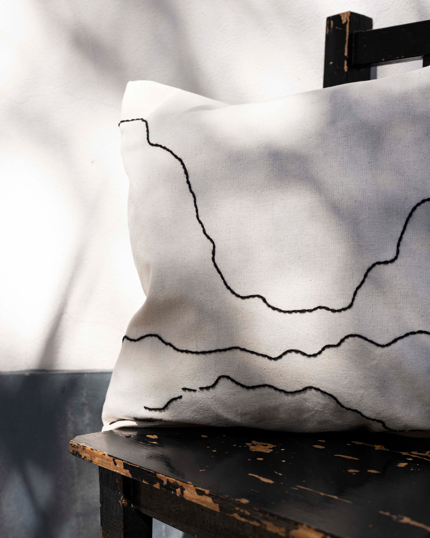 Lake – Hand-embroidered Pillowcase (more colors)