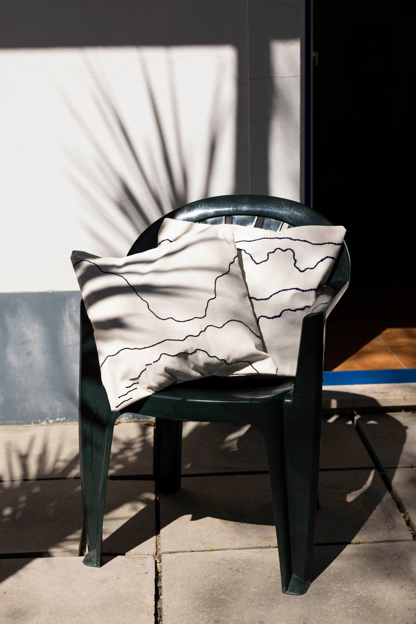 Lake – Hand-embroidered Pillowcase (more colors)