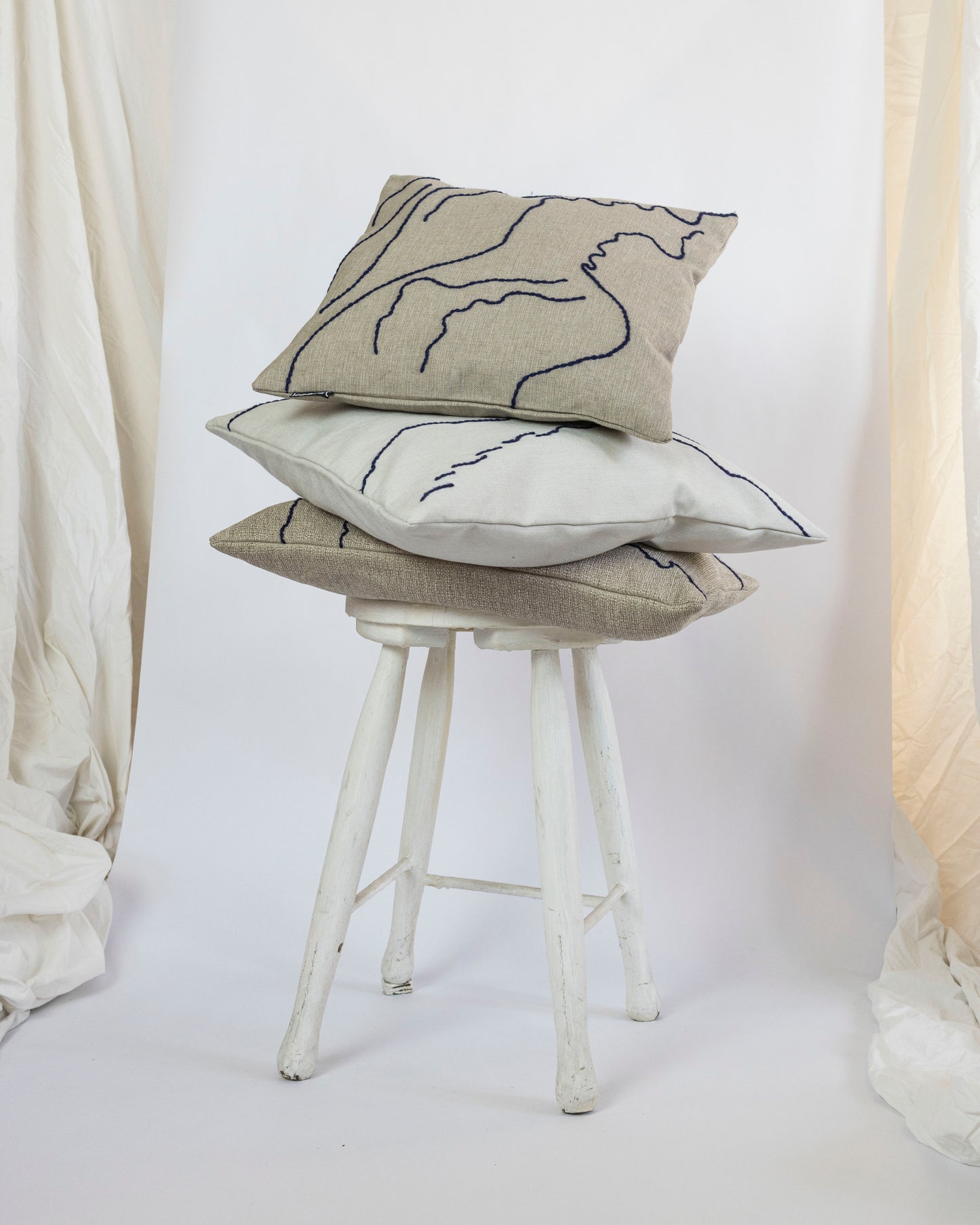 Coast – Hand-embroidered Pillowcase (more colors)