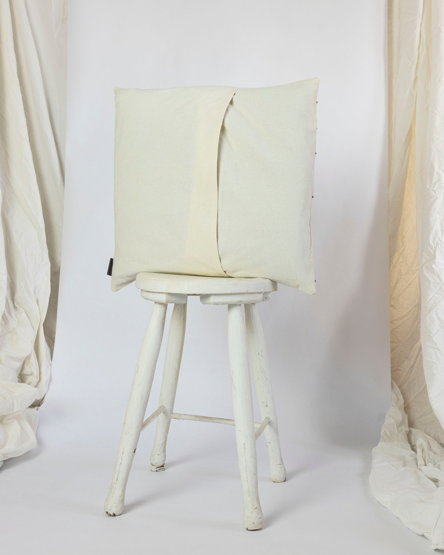 Waves – Hand-embroidered Pillowcase (more colors)