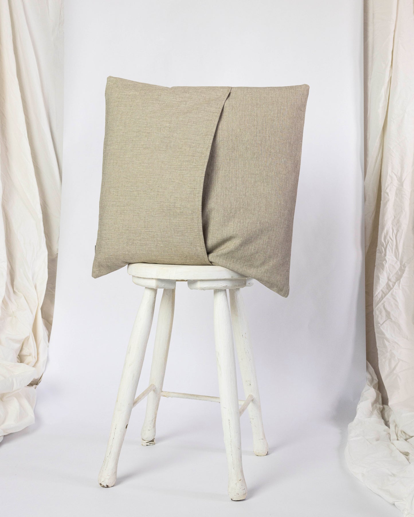 Waves – Hand-embroidered Pillowcase (more colors)