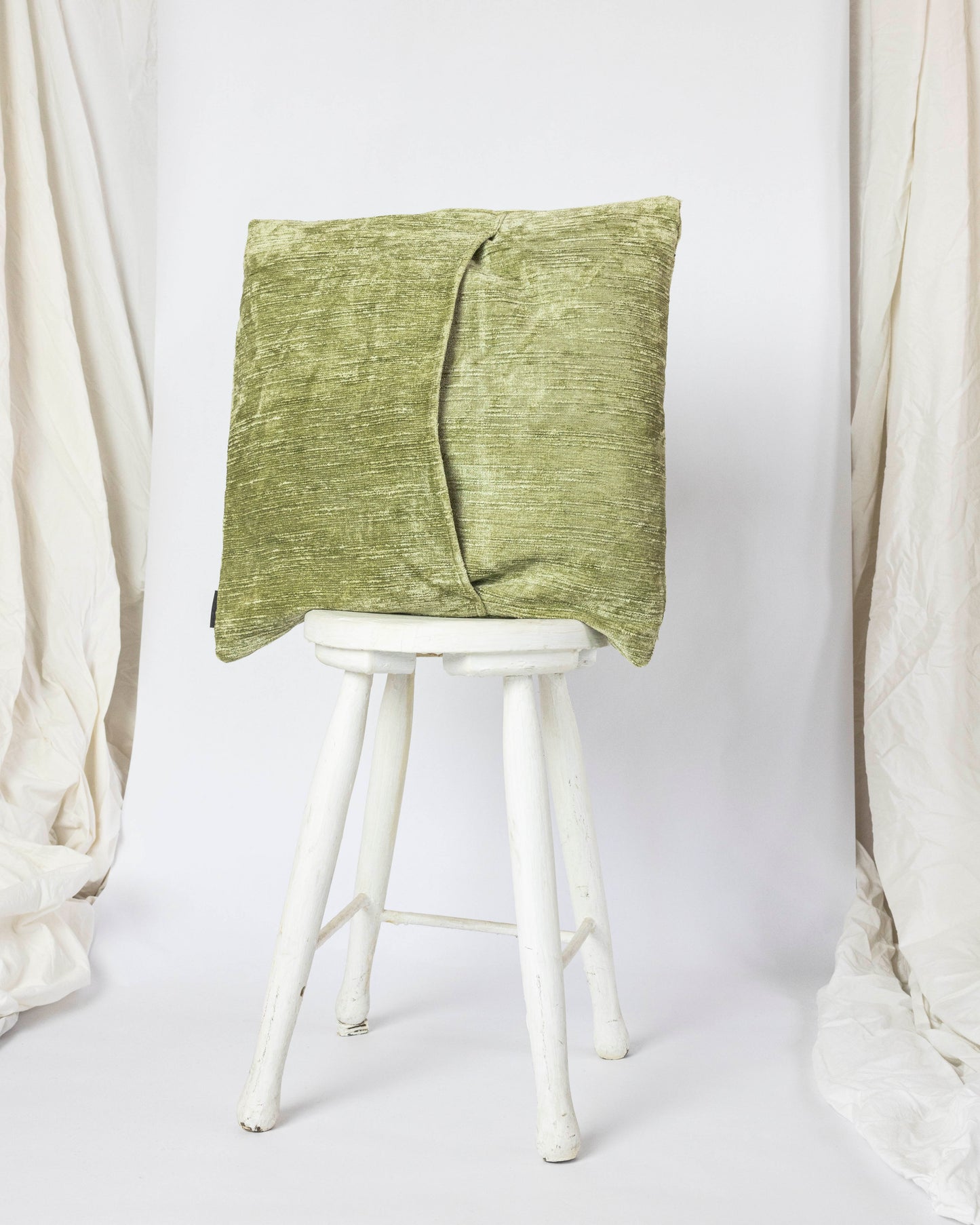 Springs – Hand-embroidered Pillowcase (more colors)