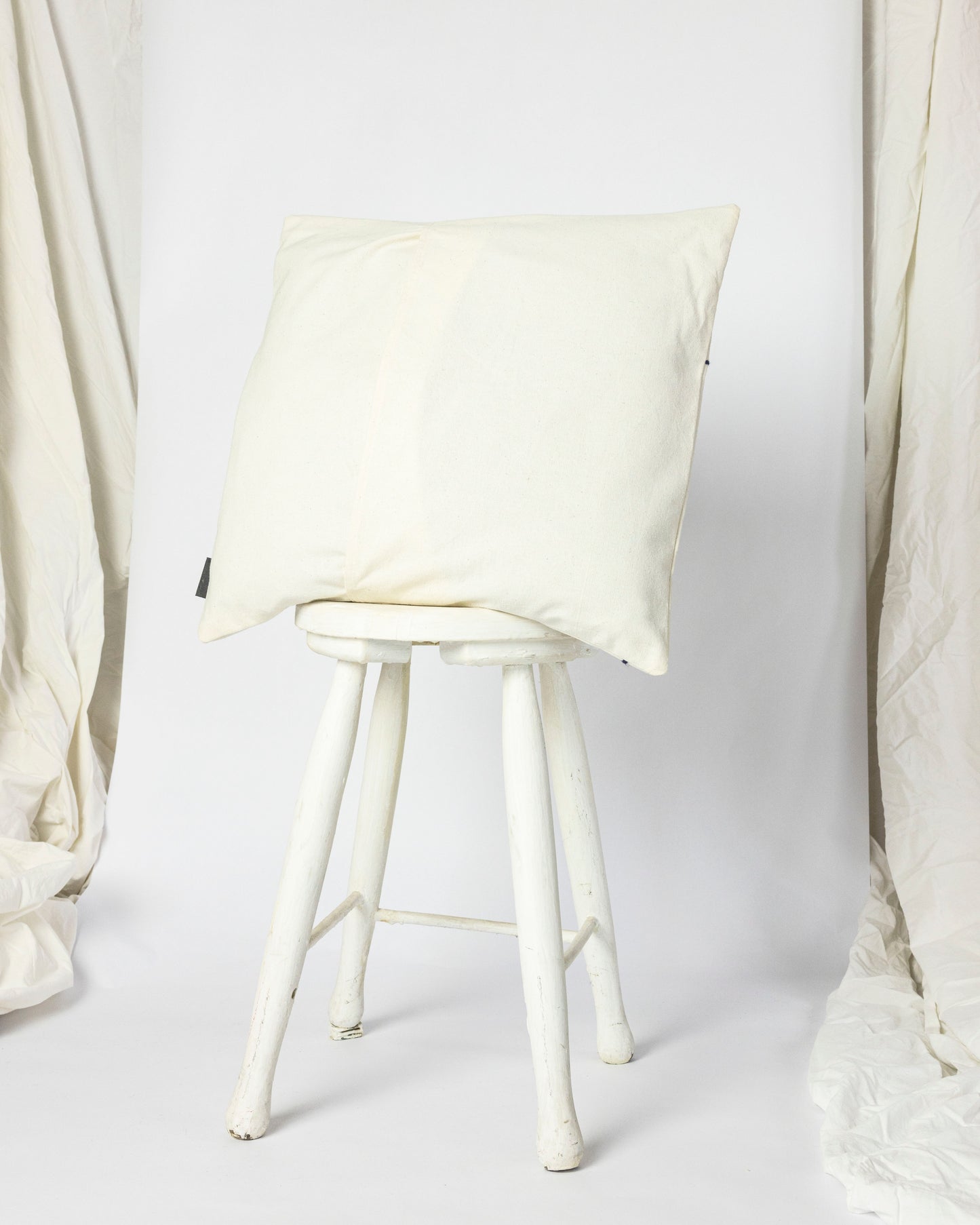 Springs – Hand-embroidered Pillowcase (more colors)