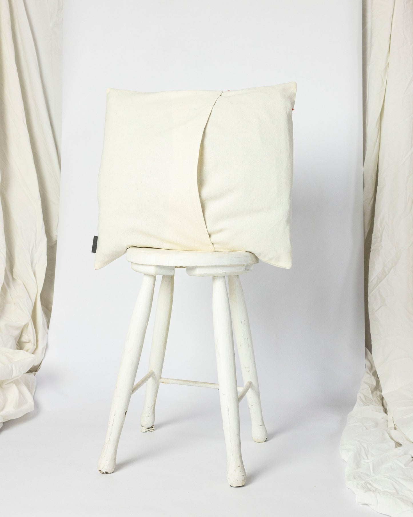 Coast – Hand-embroidered Pillowcase (more colors)