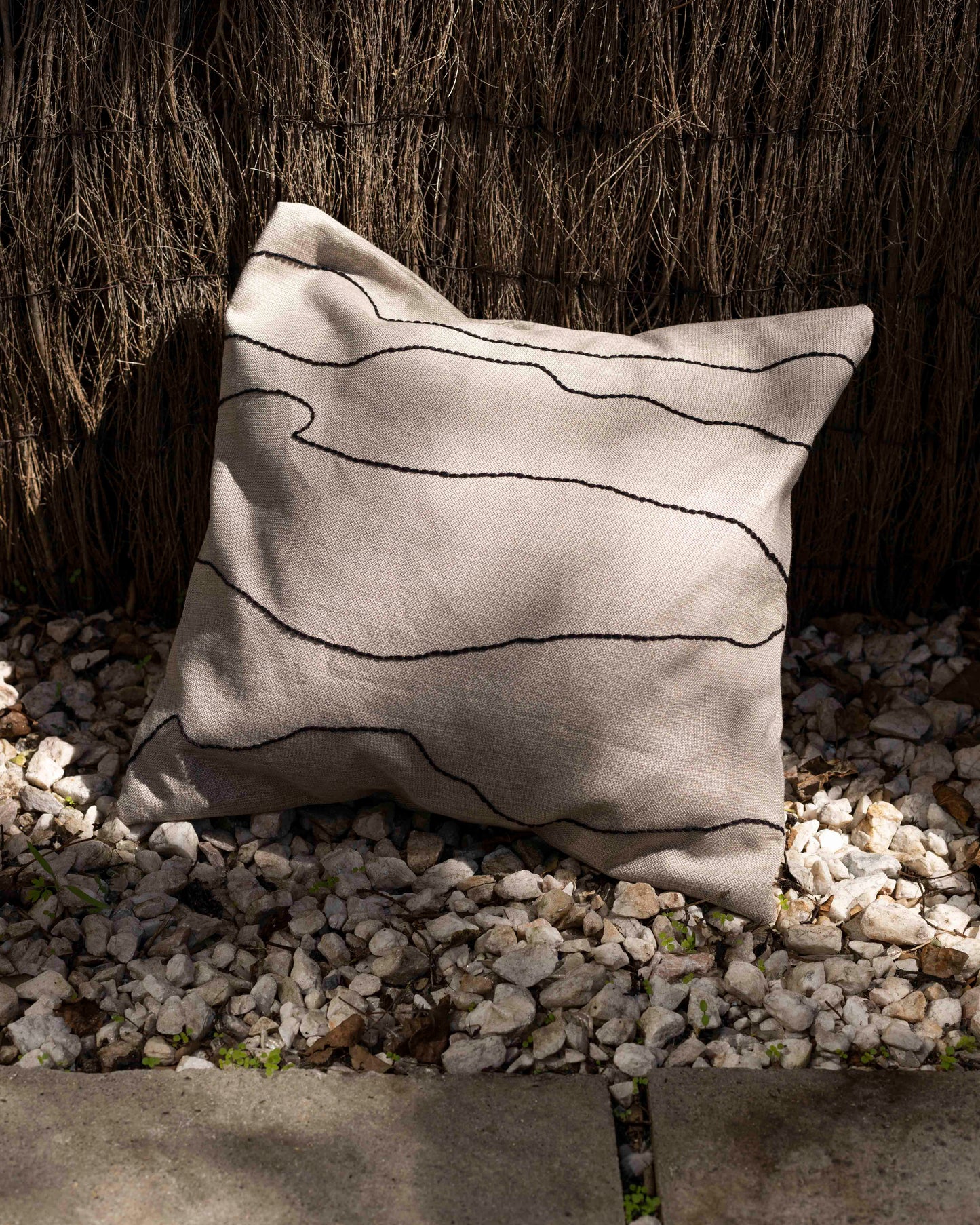 Waves – Hand-embroidered Pillowcase (more colors)